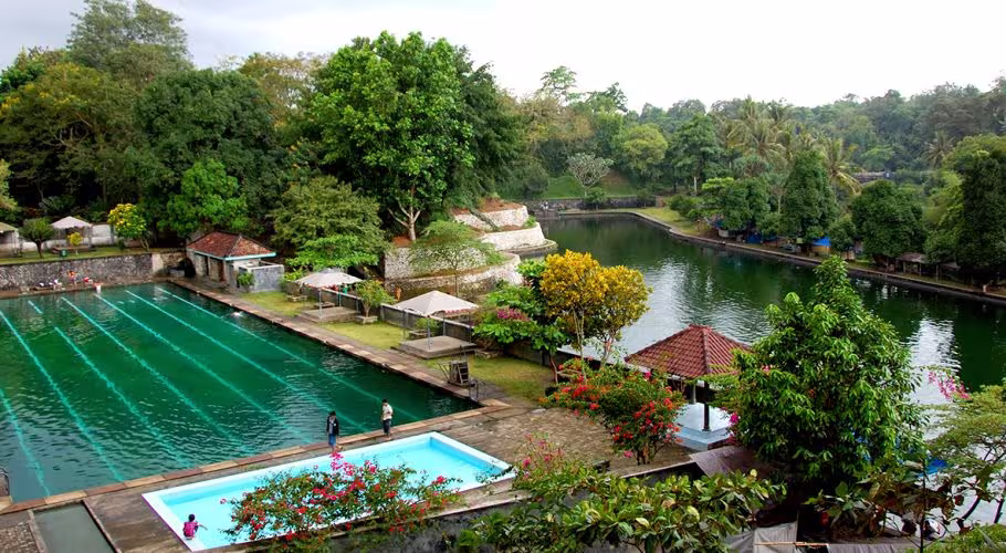 Taman Narmada Palace in Lombok Taman Narmada Temple in Lombok Taman Narmada Palace in Lombok Taman Narmada Temple in Lombok